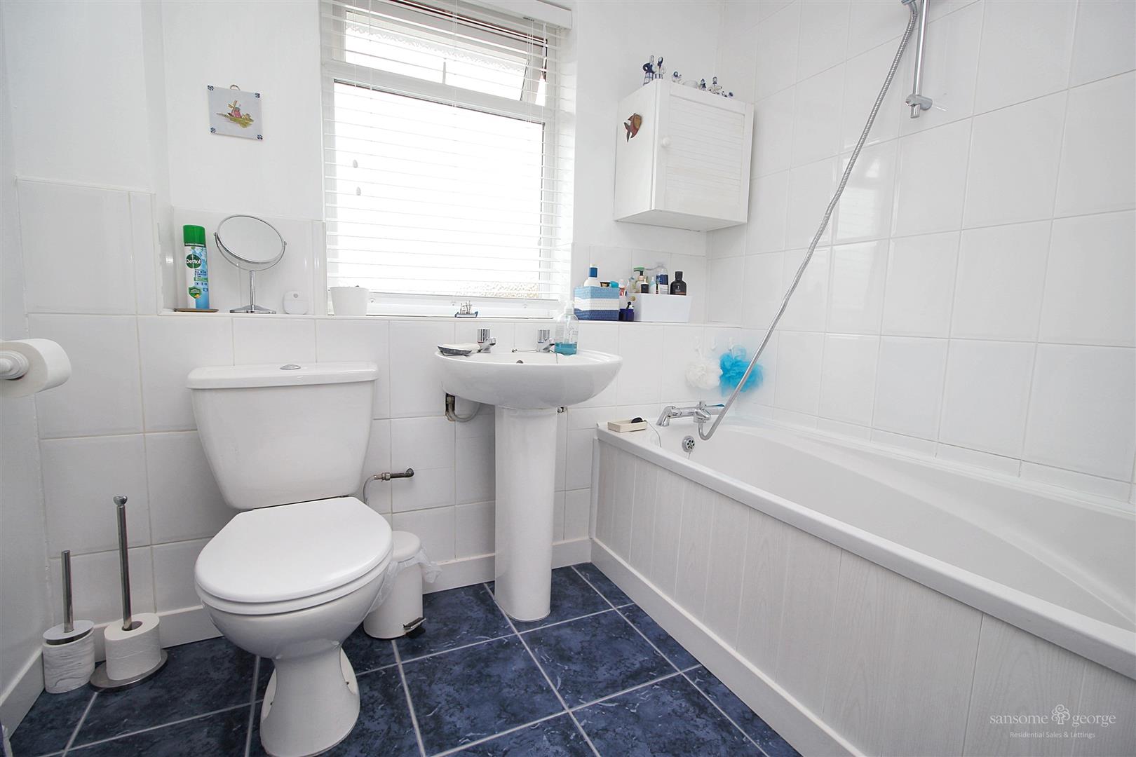 Mackay Close, Calcot, Reading